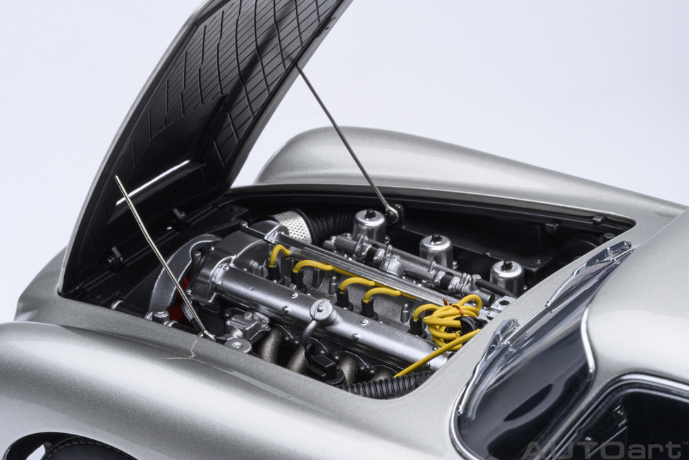 オートアート1/18 Aston Martin DB5 オートアート 1/18 アストンマーチン DB5 シルバーメタリック