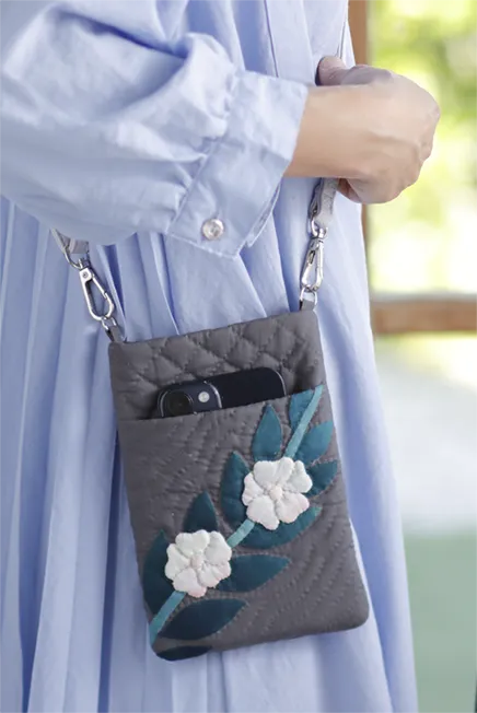 ピカケとマイレのスマホポシェット